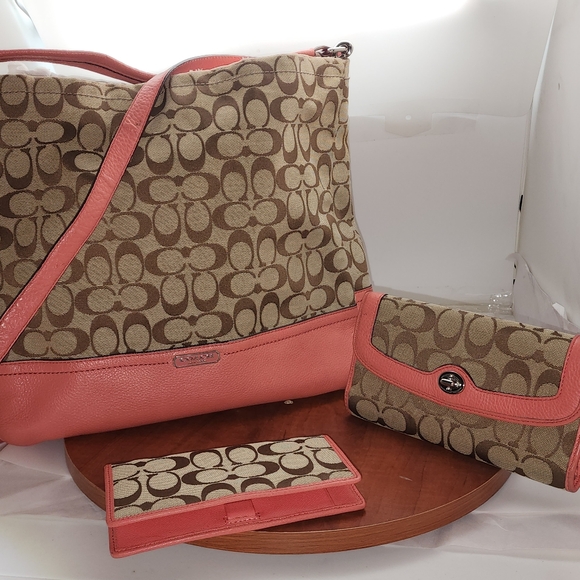 Coach Park Signature Coral Tote Canvas & Coral Leather Trim F23279 & F49165 - Picture 3 of 14